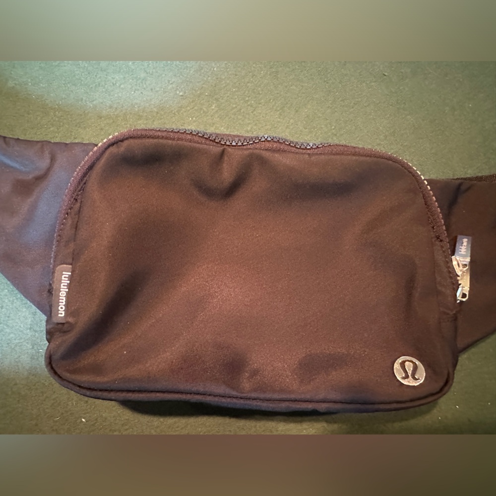 RARE Lululemon everywhere belt bag 2.5L